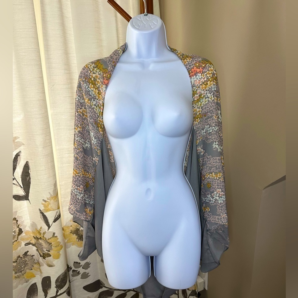 NWT A New Day Grey Floral Kimono One Size